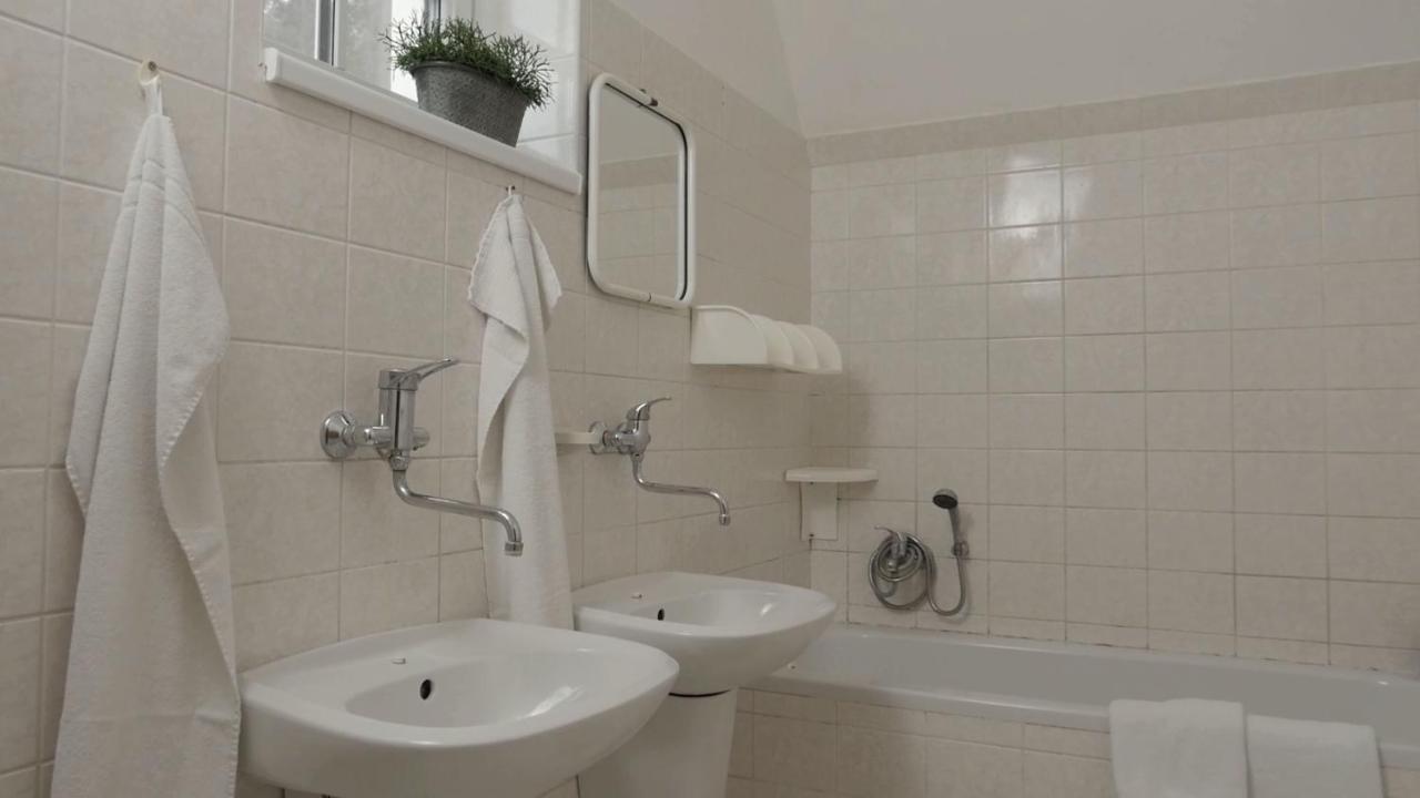 Sola Gratia Hotel Bystrice pod Hostynem Luaran gambar